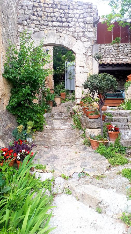 La Garde Adhemar, L'Escalier Medieval Luaran gambar