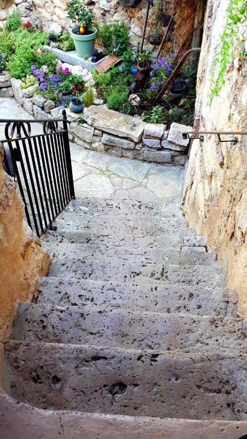 La Garde Adhemar, L'Escalier Medieval Luaran gambar