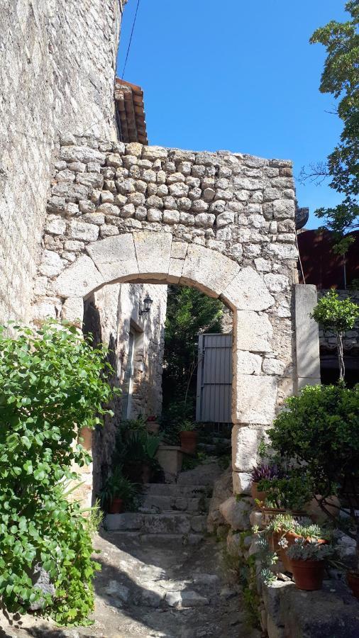 La Garde Adhemar, L'Escalier Medieval Luaran gambar