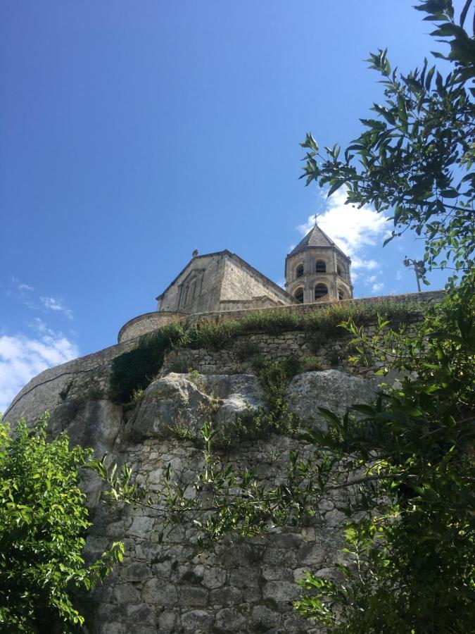La Garde Adhemar, L'Escalier Medieval Luaran gambar