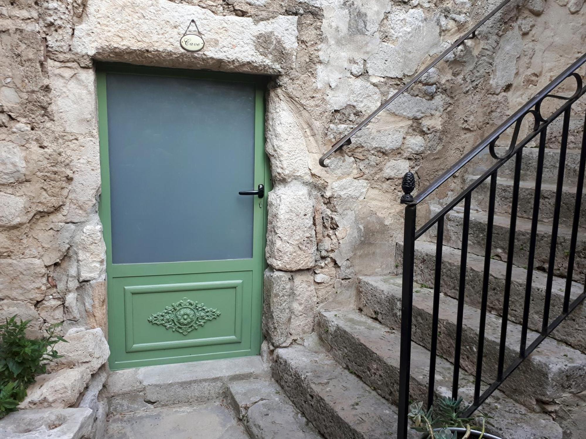 La Garde Adhemar, L'Escalier Medieval Luaran gambar